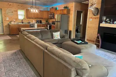 Image de Cozy Cabin with hot tub, just minutes from Nolin lake and Mammoth Cave park!