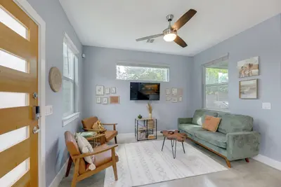 Image de 6 Mi to Dtwn: Austin Escape w/ Private Yard