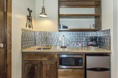 Image de 3b) Love Birds at Vineyard Trail Cottages