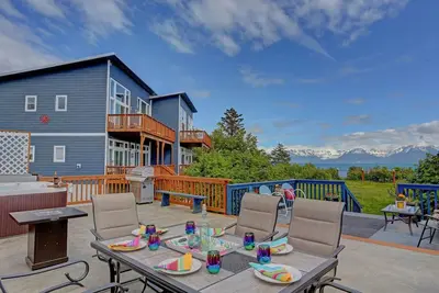 Image de Oceanfront Luxury Penthouse Overlooking Kachemak Bay and the Homer Spit!