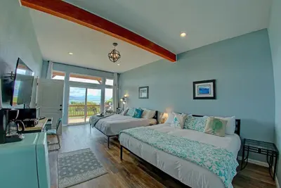Image de Oceanfront Luxury Suite Overlooking Kachemak Bay and Homer Spit!