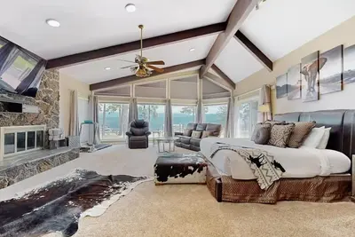 Image de Flathead Lake Villa- Pool, Hot Tub, Lake Dock