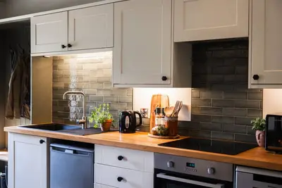 Image de Peaceful two-bedroom barn with private meadow, modern comforts, and direct access to Yorkshire Dale