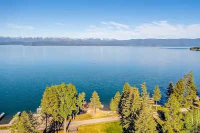 Image de Flathead Lake Villa - 6 Bedroom Guest House