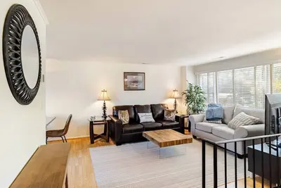 Image de 5 Br house with Av charger Near Downtown Annapolis and U. S. Naval Academy