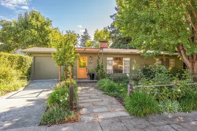 Image de Charming 2-bedroom house in fantastic downtown Healdsburg.