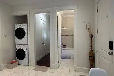 Image de Welcome to Katie’s Room: Cozy 2-Bedroom, 9 Min Drive to Airport