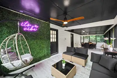 Image de The Hidden Oasis-Beautiful 4 bdrm home in Jonesboro minutes away from Atlanta!