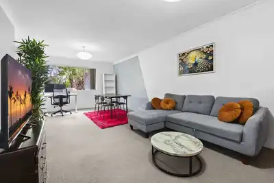 Image de Bright Marrickville Flat with Balcony & Parking