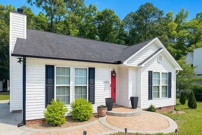 Image de Cozy Farmhouse Escape w/ Relaxing outdoor, only 10min to Raleigh Hotspots