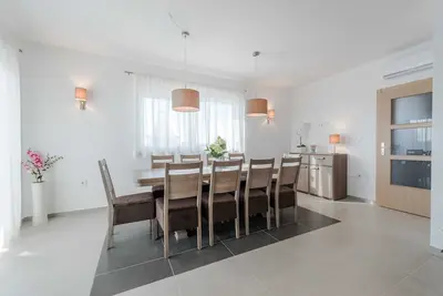 Image de Luxury Escape with Swimming Pool & Modern Design - Four Bedroom Villa with Private Pool ( Villa 1)