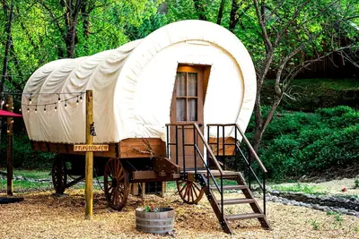 Image de Ohio Glamping Destination in this Covered Wagon in Arcanum