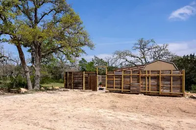 Image de Off-Grid Luxurious Tiny Cabin with Incredible Outdoor and Indoor in Texas