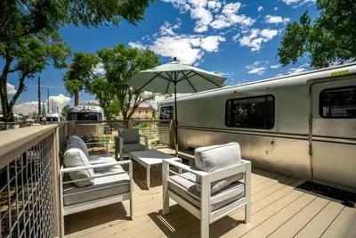 Image de Airstream rénové près de Whiskey Row au centre de Prescott, Arizona