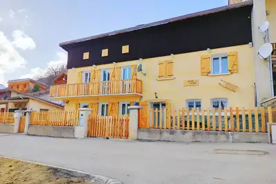 Image de Gîte 'Notre Désir' avec vue sur la montagne, terrasse privée et Wi-Fi