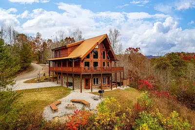 Image de Spacious Luxury Log Cabin with Mountain Views, Hot Tub & Game Room near Gatlinburg & Pigeon Forge, Tennessee
