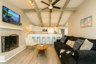 Image de Big Water View Lake Home in Mooresville, North Carolina