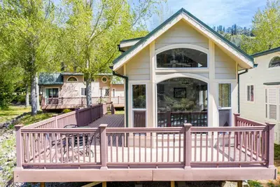 Image de Charming Cottage Rental with Fabulous Views of the Trinity River in Northern California