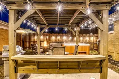 Image de Beautiful Cottage with Hot-tub in Gary, Indiana