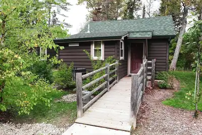 Image de Charming Cabin Rental Nestled in the Peaceful Woods of Huron National Forest, Michigan