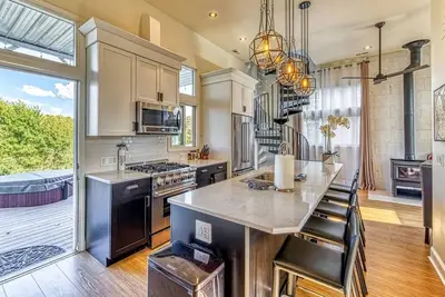 Image de Incredible Waterfront Villa with Stunning Sights in Gary, Indiana