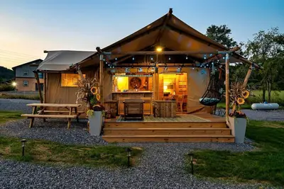 Image de Beautiful Secluded Tented Cabin with Fire Pit in Sevierville, Tennessee