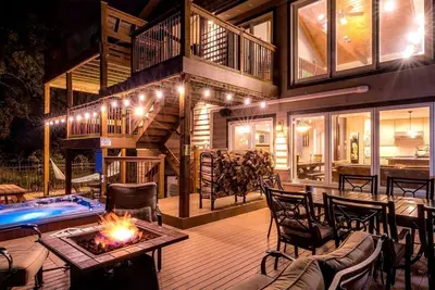 Image de Luxurious Villa with Hot-tub, Fire Pit and Games in Gary, Indiana