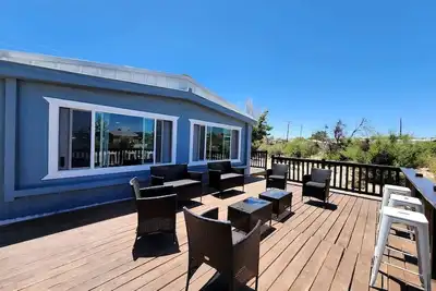 Image de Modern Cabin with  Arcade, Foosball Table and Fire Pit in Meadview, Arizona
