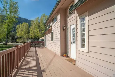 Image de Luxury Cottage with Furnished Deck in Trinity, California