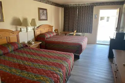 Image de Parking Included, Walk to Dining & Enjoy Lake Corpus Area