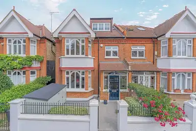 Image de Designer 6-Bed Putney Home with Ac