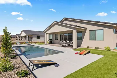 Image de Caddyshack by Mesquite Vacation Rentals in Val Vista w/ pool, putting green and over $500 in complimentary daily activities!