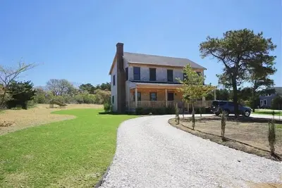 Image de Newly constructed home in convenient location mid Island