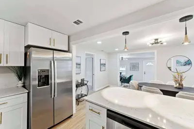 Image de Luxury Home - Games - Prime Location - Sleeps 16