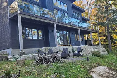 Image de Lakeside Melody - Where Nature And Luxury Blends\n6 Bedrooms-3. 5 Baths Sleeps 15