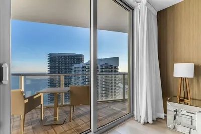 Image de Ocean Luxe Pad | 6-Person Stay + Poolside