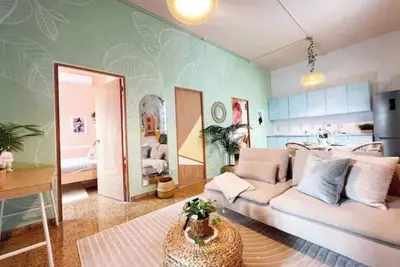 Prime Location! 2br Spacious Home - Walk to Beach!