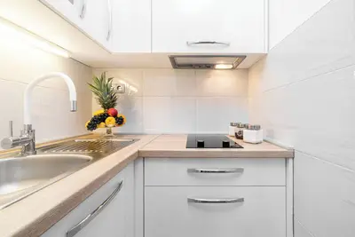 Image de Mir, sunce i more, vaš savršen bijeg u Fancy Apartments Dream.