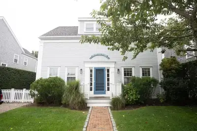 Image de 3 bedroom home with private yard