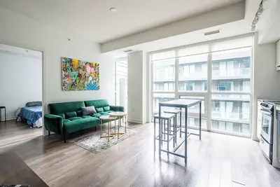 Image de Exec Retreat | 2bd 2ba | Downtown Paradise | Queen Bed, Jacuzzi, Gym and More|