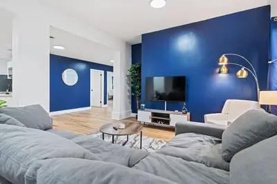 Spacious 3 Br Suite w/ Office! Central + Parking