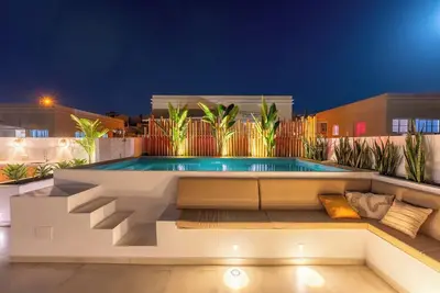 Image de New Designer Villa Heated Pool & Sunset Rooftop Ac