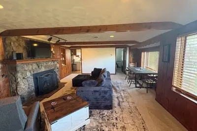 Image de Lakeshore Cottage, For Outdoor Enthusiasts