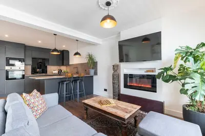 Image de Moderne-Maison-Salle de bain privée-Vue sur Rue