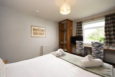 Image de Tricky's at Tolgus Inn, Redruth - King Room - Pet Friendly - Free WiFi & Parking