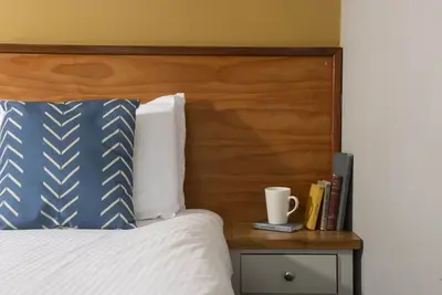 Image de Tolgus King Room - 7 -  a hotel room that sleeps 2 guests  in 1 bedroom