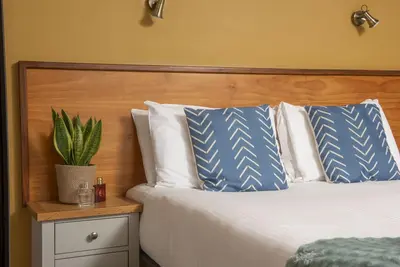 Image de Tolgus King Room - 8 -  a hotel room that sleeps 2 guests  in 1 bedroom