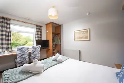 Image de Tolgus King Room - 3 -  a hotel room that sleeps 2 guests  in 1 bedroom