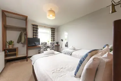 Image de Tolgus Twin Room - 14 -  a hotel room that sleeps 2 guests  in 1 bedroom