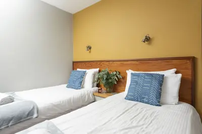 Image de Tolgus Twin Room - 15 -  a hotel room that sleeps 2 guests  in 1 bedroom
